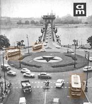 Egy elso sorozat�, egy k�sobbi Ikarusz 620-as Az Auto Motor 1971-es kiad�s� �js�gj�ban.